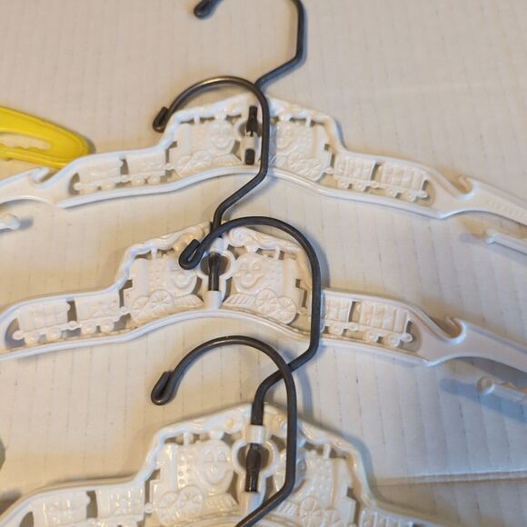 Clothes Hangers Kids Clarolyte Co Trains Yellow White Vintage Swivel Set Of 8 - Picture 3 of 7